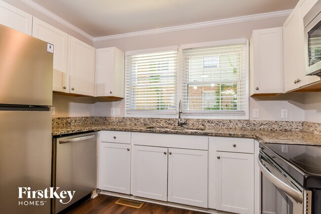 Building Photo - 2314 Killarney Dr