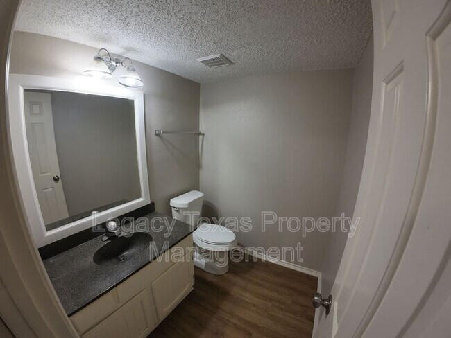 Building Photo - 1607 Sun Valley Dr