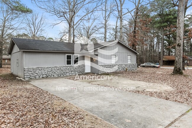 Building Photo - 3520 Pinewood Loop