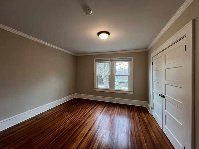 Building Photo - 400 Bradstone Dr