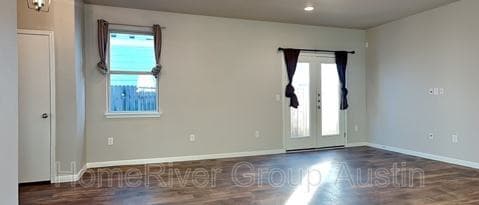 Building Photo - 322 Wapiti Rd