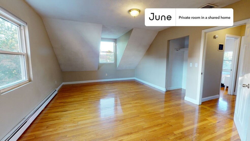 Building Photo - Private bedroom in 4 bed/1.5 bath Home