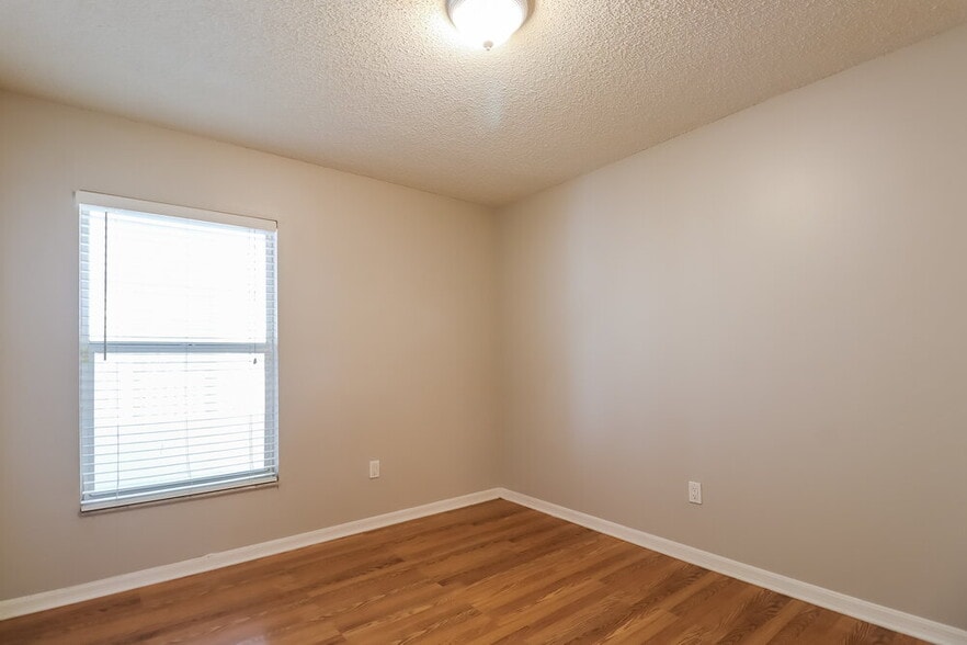 Building Photo - 6713 Summer Cove Dr