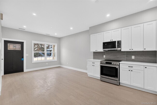 Building Photo - 10 Market St