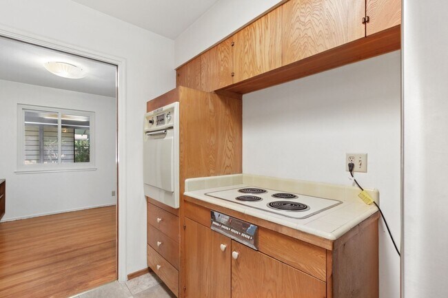 Building Photo - 4 Bedroom 3 Bathroom in Central Davis - Immediate Move-In