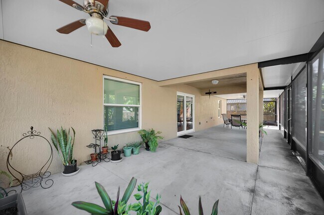 Building Photo - 1037 SW Payne Ave