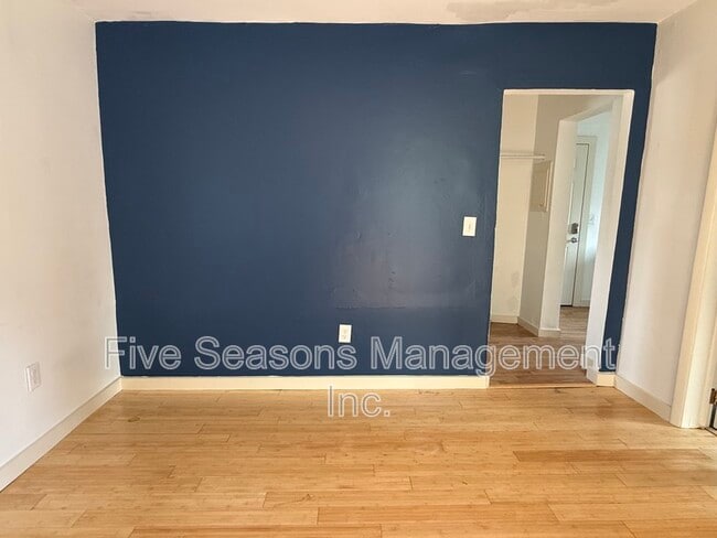 Building Photo - 133 Elmwood Ave