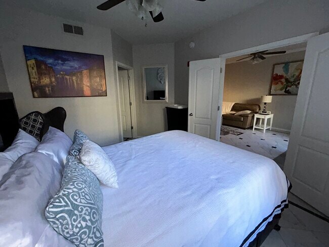 Building Photo - 1701 E Colter St