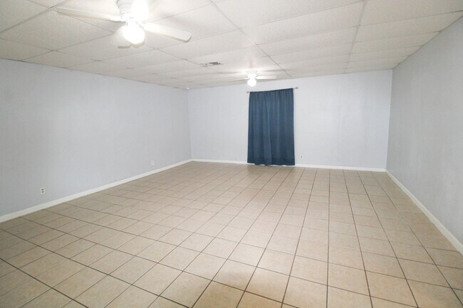 Building Photo - 10535 Breeds Hill Dr