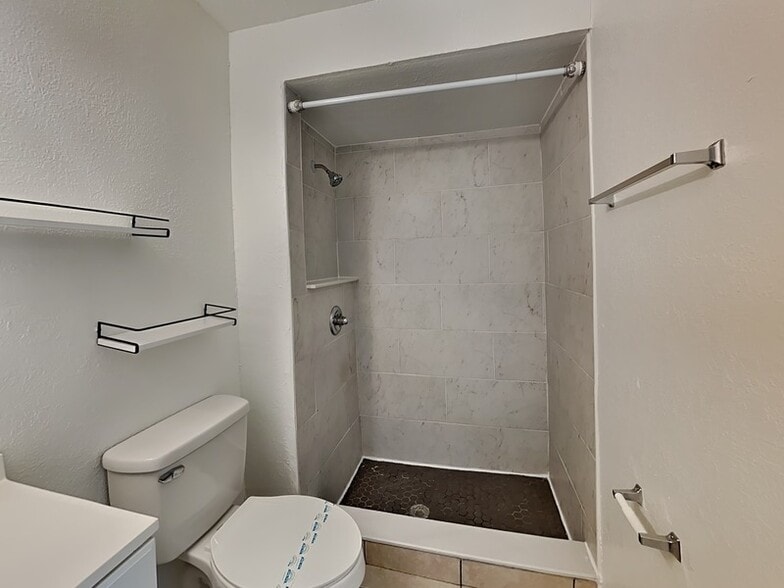 Building Photo - 3071 Willow Bend Blvd