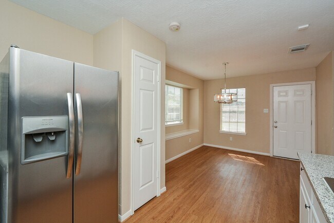 Building Photo - 22811 Market Square Ln