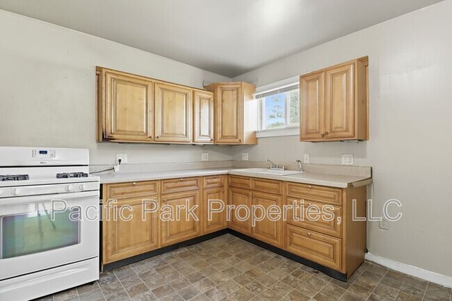 Building Photo - 502 S Holmes Ave