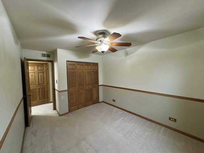 Building Photo - 2 bedroom in Schaumburg IL 60194