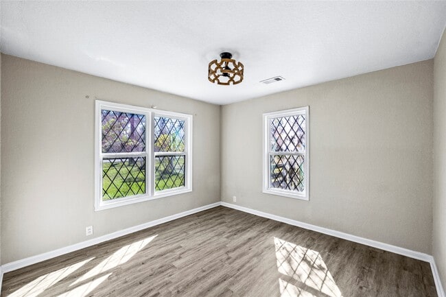 Building Photo - 1407 Bess Rd