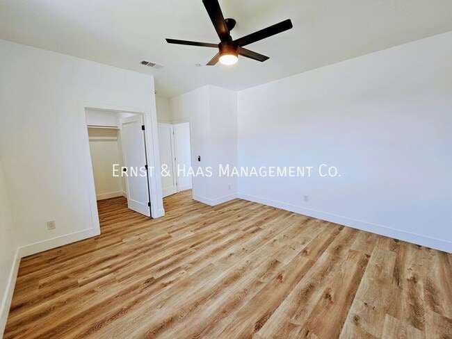 Building Photo - 5016 N Bentree Cir