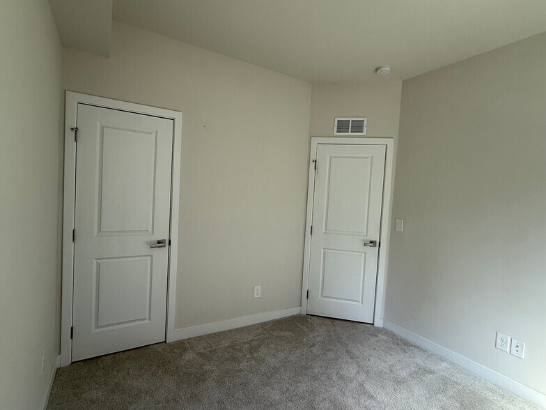 Building Photo - Room in Townhome on Tristram Ln