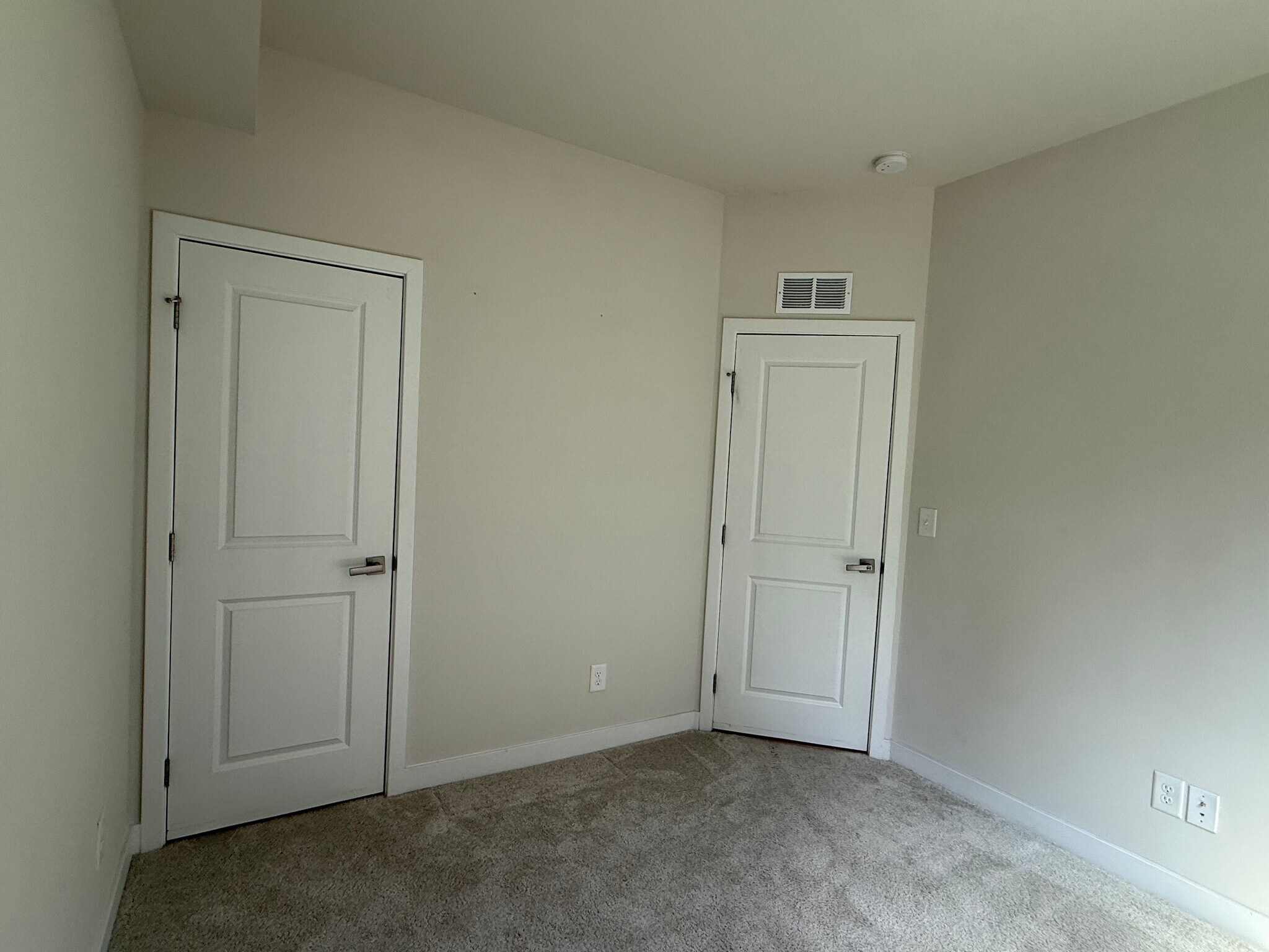 Building Photo - Room in Townhome on Tristram Ln