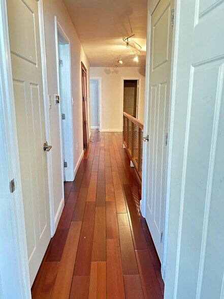 2 Level Hall - 118 Bates St NW