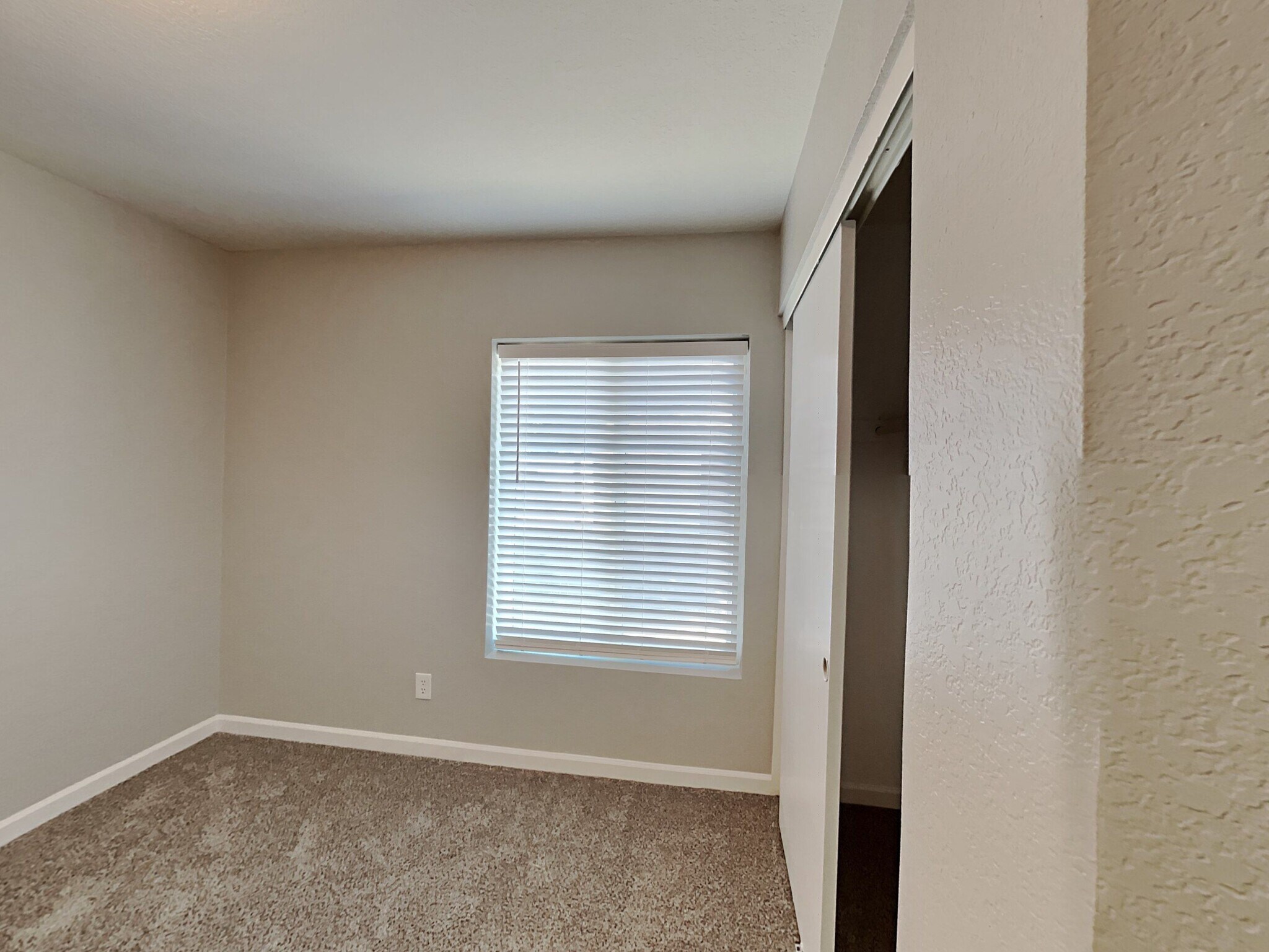 Building Photo - 7303 W Shaw Butte Dr