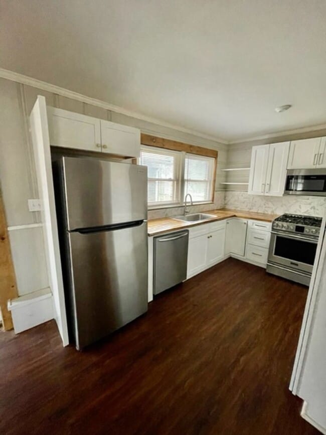 Building Photo - Welcome to this adorable 3-bed, 2-bath brick ranch, nestled in the heart of Gastonia, NC