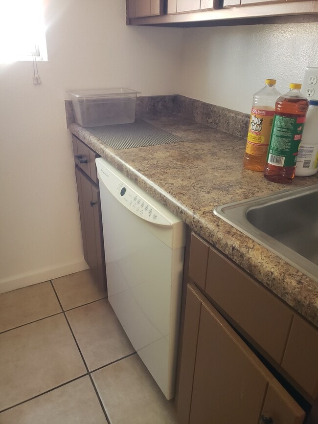 Building Photo - 3560 N Tucson Blvd