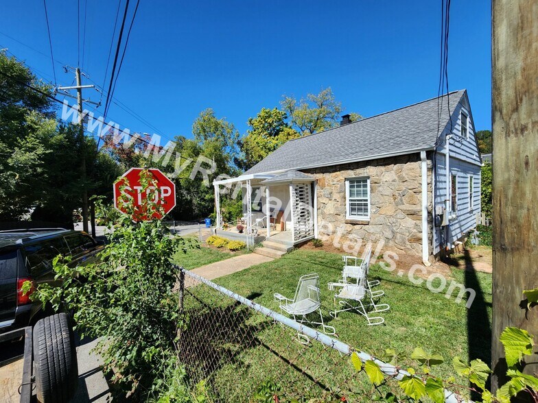 Building Photo - 41 Lennox St