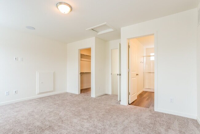 Building Photo - 4752 N Tower Dr