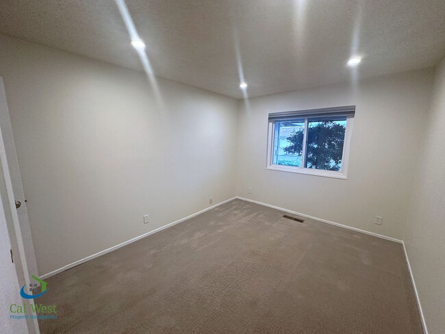 Building Photo - $4095 - Beautiful Remodeled Home on Cul-de...