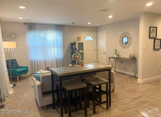 Building Photo - 31 Kingsley Way