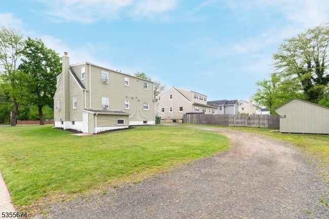 Building Photo - 200 Plainfield Rd