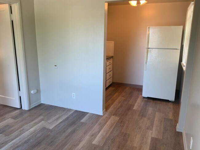Building Photo - Charming 1-Bedroom Apartment for Rent on Spokane's Lower South Hill - Upstairs Unit with Downtown...