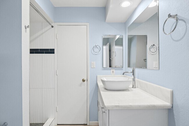Building Photo - 6480 N 82nd St