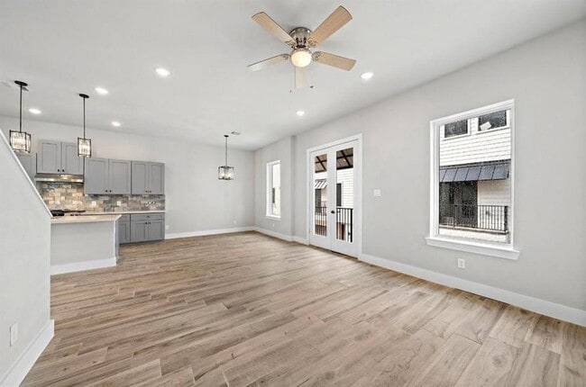 Building Photo - 232 W 28th St