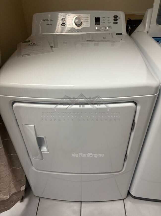 Building Photo - 2165 E University Dr