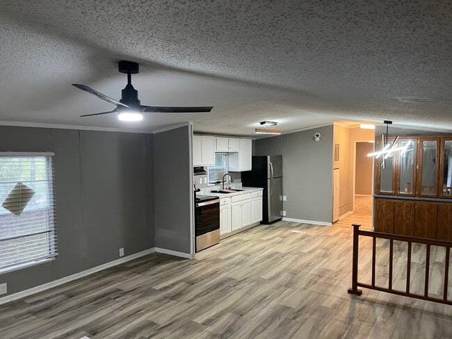 Building Photo - 525 Burmaster Dr
