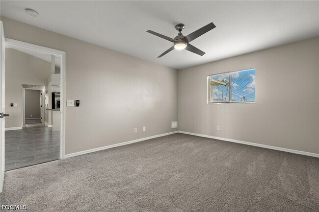 Building Photo - 3919 SW 14th Ave
