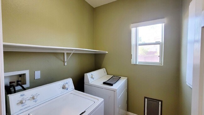 Building Photo - 6252 Huntington Ridge Ave