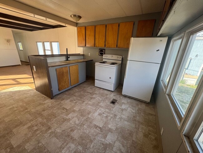 Building Photo - 2 bedroom, 1 bath manufactured home
