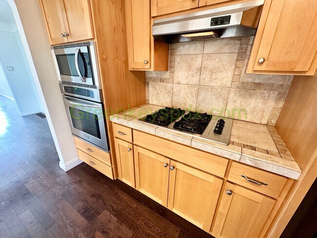 Building Photo - 4-Bedroom 2-Bathroom Mid-Century Ranch wit...