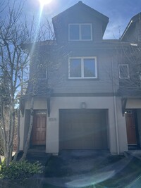 Building Photo - 10236 NW Village Heights Dr