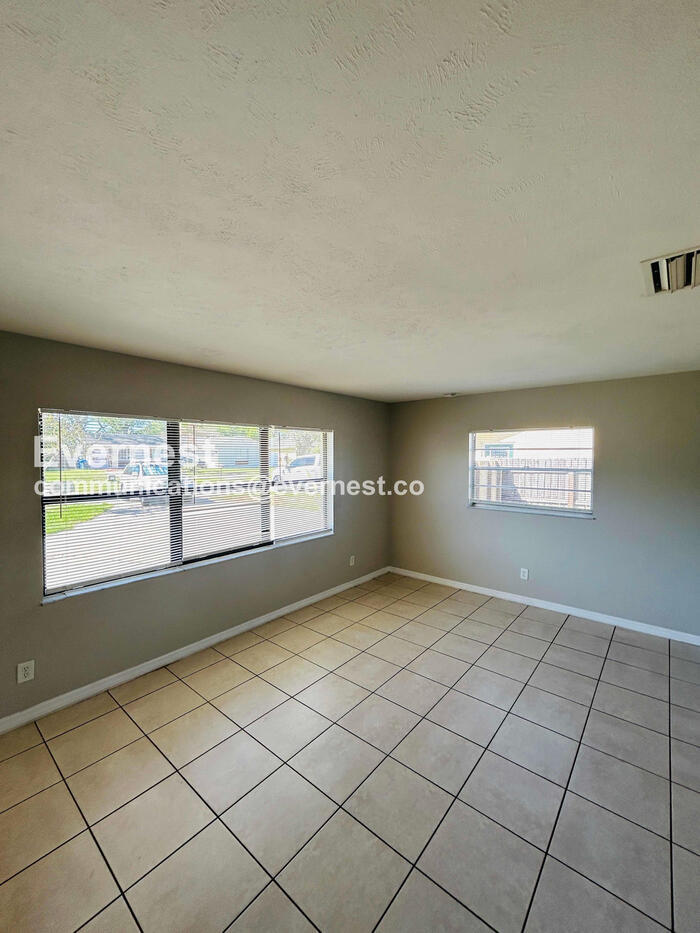 Building Photo - 4420 Snapper St