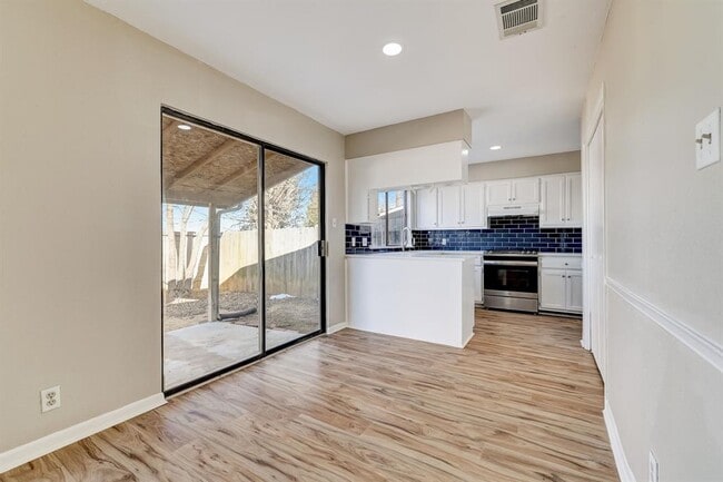 Building Photo - 1406 Hyridge Cir