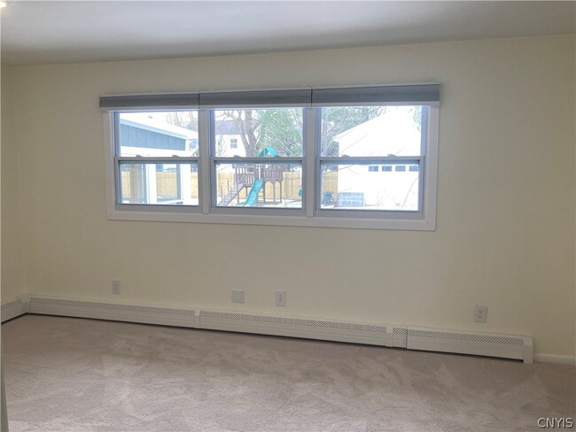 Building Photo - 449 Bugbee Dr
