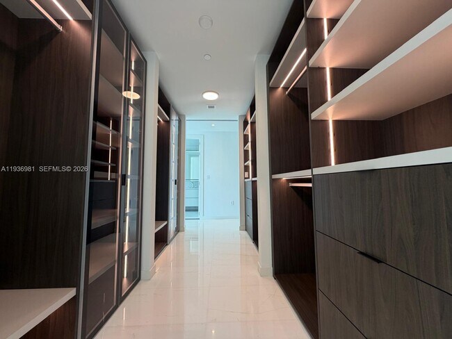 Building Photo - 300 Biscayne Blvd Way