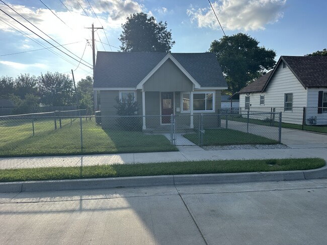 Building Photo - 1214 N Kennedy St