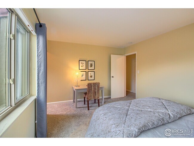 Building Photo - 855 W Moorhead Cir