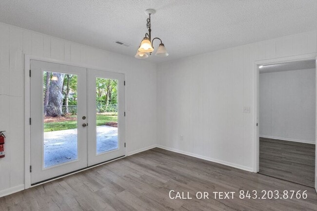 Building Photo - 301 Sprucewood Dr