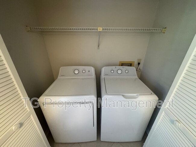 Building Photo - 239 Cranes Lake Dr