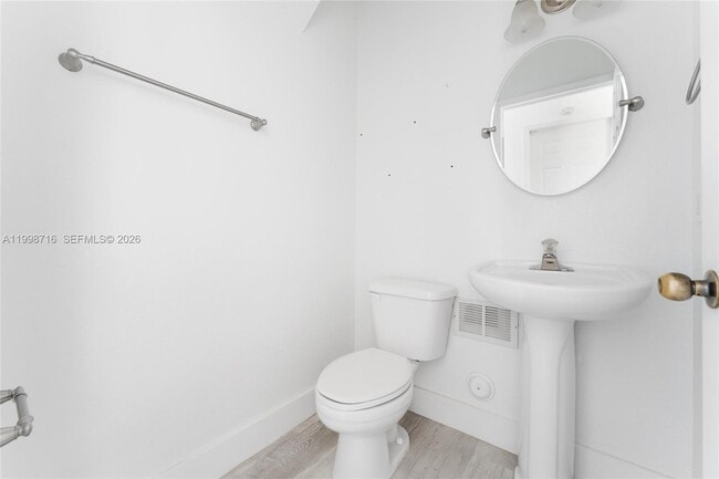 Building Photo - 379 NE 31st Ave