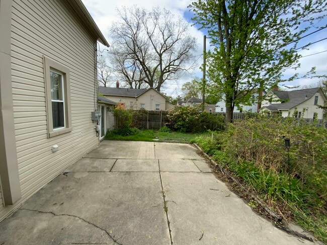 Building Photo - 43 Southbound Gratiot Ave